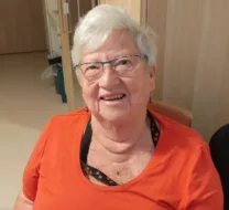 Studienteilnehmerin Hannelore P. lächelt.