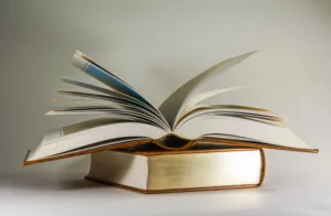 Aufgeschlagenes Buch