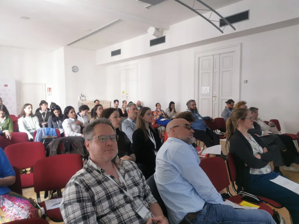 Das Publikum umfasste etwa 40 Personen
